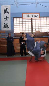 Shiken-Gata-Throw-2