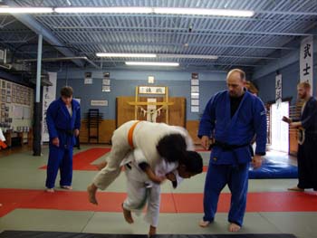 Shoulder-Throw-2
